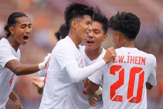 Các cầu thủ U23 Myanmar ăn mừng bàn thắng trong trận gặp U23 Timor Leste chiều 8/5. (Ảnh: 24h.com.vn)
