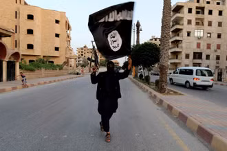 Thành viên trung thành với IS xuất hiện tại Raqqa, Syria, ngày 29/6/2014. (Ảnh: Reuters)