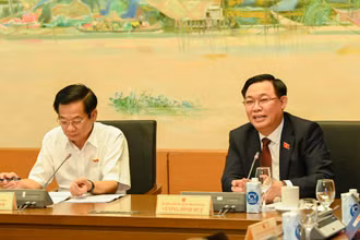 Chủ tịch Quốc hội Vương Đình Huệ phát biểu tại phiên thảo luận tổ chiều 24/5. (Ảnh: DUY LINH)