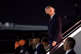 Tổng thống Biden tới căn cứ không quân Joint Base Andrews tại bang Maryland, ngày 11/5. (Ảnh: Reuters)