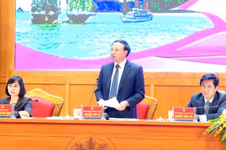Lãnh đạo tỉnh Quảng Ninh trao đổi thẳng thắn những vấn đề mà các doanh nghiệp quan tâm.