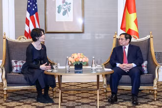 Thủ tướng Phạm Minh Chính tiếp bà Nina Hachigian, Phó Thị trưởng thành phố Los Angeles. (Ảnh: NHẬT BẮC)
