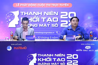 Đại diện Ban tổ chức cung cấp thông tin về Cuộc thi “Thanh niên khởi tạo gương mặt số” năm 2022 tại buổi lễ.