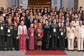 Chủ tịch QH Nguyễn Thị Kim Ngân cùng các Anh hùng Lao động, Anh hùng LLVTND, Chiến sĩ thi đua toàn quốc dự Đại hội thi đua yêu nước toàn quốc lần thứ X - năm 2020.