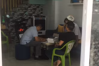 Công an khám xét nơi ở của Danh.