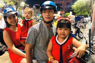 Người dân đến khu vực Giáo xứ Tân Mai, TP Biên Hòa, tỉnh Đồng Nai đón Giáng sinh.