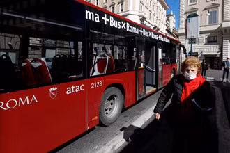 Italy sẽ đặt trong tình trạng là “vùng đỏ” dịp Giáng sinh 2020 và Năm mới 2021. Ảnh: Reuters