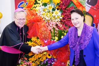 Chủ tịch Quốc hội Nguyễn Thị Kim Ngân thăm và chúc mừng Giáng sinh năm 2020 tại Tòa Tổng Giám mục Tổng Giáo phận Huế.