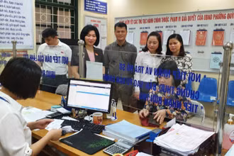 Thường trực HĐND TP Hà Nội khảo sát thực hiện Quy tắc ứng xử tại trụ sở UBND phường Quỳnh Lôi, quận Hai Bà Trưng.