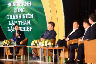 Các chuyên gia trên nhiều lĩnh vực chia sẻ kinh nghiệm thực tế tại Diễn đàn.