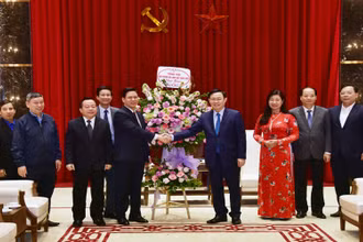 Đồng chí Vương Đình Huệ tiếp Đoàn đại biểu Thường trực Ban Trị sự Tổng hội Hội thánh Tin lành Việt Nam (miền bắc).