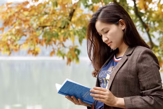 Nhà thơ Lữ Mai và tập trường ca "Ngang qua bình minh".