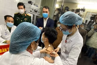 Sau 72 giờ tiêm thử nghiệm vaccine Nanocovax, sức khỏe tình nguyện viên ra sao?