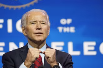 Tổng thống đắc cử Biden phát biểu tại sự kiện diễn ra ở Nhà hát Queen, TP Wilmington, ngày 8-12. (Ảnh: AP)