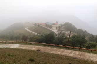 Khu du lịch Mẫu Sơn chìm trong giá lạnh.