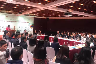 Các đại biểu trao đổi về di sản kéo co tại Tọa đàm.