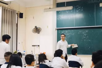 Một giờ Toán học tại Trường THPT Phan ĐÌnh Phùng (Ba Đình, Hà Nội)