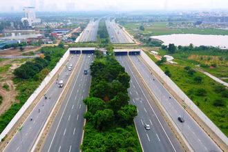 Đại lộ Thăng Long, tuyến đường quan trọng kết nối trung tâm Hà Nội với các đô thị vệ tinh.
