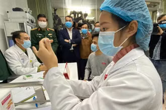 Thêm ba người được tiêm vaccine Nano Covax với liều cao hơn