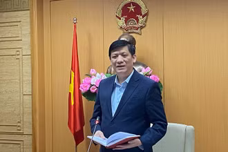 Bộ trưởng Y tế Nguyễn Thanh Long phát biểu tại cuộc họp. 