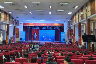 Toàn cảnh lễ phát động Chiến dịch ‘’Thanh niên Việt Nam nói không với thuốc lá và thuốc lá điện tử’’. 