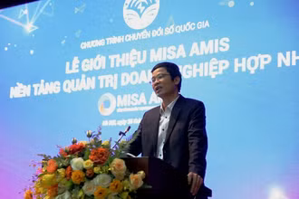 Ông Nguyễn Phú Tiến, Phó Cục trưởng Cục Tin học hóa, Bộ Thông tin và Truyền thông phát biểu tại lễ giới thiệu MISA AMIS.