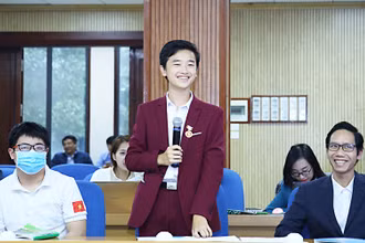 Một số điển hình tiên tiến dự Đại hội trao đổi, nêu ý kiến tại buổi họp báo.