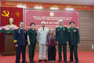 Bà Nguyễn Thị Thìn họp hội cựu chiến binh.