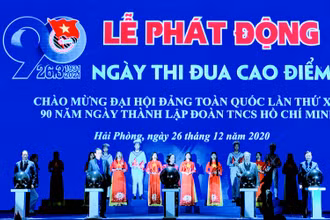 Quang cảnh Lễ phát động thi đua.