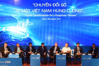 Tọa đàm Chuyển đổi số vì một Việt Nam hùng cường tại Diễn đàn Cấp cao CNTT - Vietnam ICT Summit 2019.