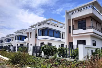 Những căn biệt thự xây dựng không phép đã cơ bản hoàn thành ở Dự án khu dân cư Tân Thịnh. 