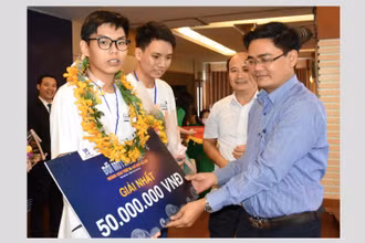 Hai học sinh giành giải Nhất Cuộc thi “Đổi mới sáng tạo ngành khai thác và chế biến hải sản năm 2020”.