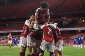 Các cầu thủ Arsenal mừng trận thắng lớn 3-1 trước Chelsea.