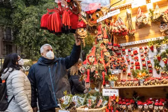 Hội chợ Giáng sinh ở Barcelona, Tây Ban Nha giảm 30% quy mô so với mọi năm theo quy định ngăn chặn Covid-19 (Ảnh: Xinhua)