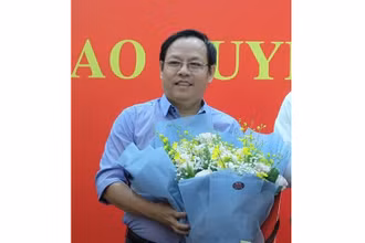 Ông Diệp Dũng, Cựu Chủ tịch HĐQT Saigon Co-op bị bắt giam, điều tra tội lạm quyền trong khi thi hành công vụ.
