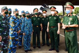 Đoàn công tác Bộ Tổng Tham mưu kiểm tra công tác sẵn sàng chiến đấu tại Trung đoàn 935 (Sư đoàn 370). (Ảnh: Đăng Duy).