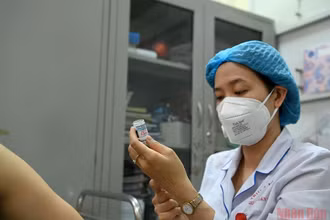 Thành phố Hà Nội triển khai tiêm vaccine phòng Covid-19. (Ảnh: DUY LINH)