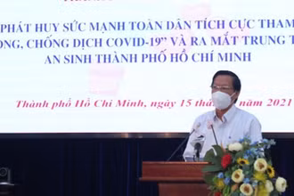 Đồng chí Phan Văn Mãi, Phó Bí thư Thường trực Thành ủy TP Hồ Chí Minh phát biểu trong buổi lễ phát động.