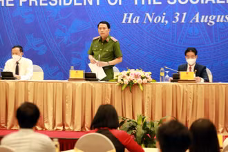 Thiếu tướng Lê Quốc Hùng, Thứ trưởng Công an, Ủy viên Thường trực Hội đồng Tư vấn đặc xá năm 2021 phát biểu tại buổi họp báo.