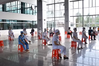 Thực hiện lấy mẫu xét nghệm tại Bệnh việc Đa khoa tỉnh Sóc Trăng