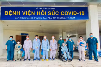 Các bệnh nhân nặng ra viện trong ngày 1/8 tại Bệnh viện Hồi sức Covid-19 TP Hồ Chí Minh. (Ảnh: Bệnh viện Chợ Rẫy)
