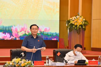 Chủ tịch Quốc hội Vương Đình Huệ phát biểu tại buổi làm việc. Ảnh: DUY LINH