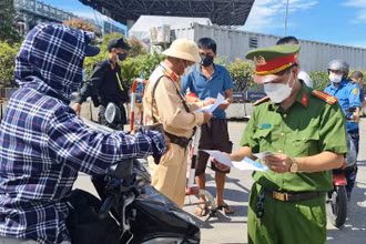 Các địa phương lập chốt, kiểm tra chặt người dân ra vào vùng dịch.