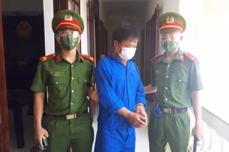 Bị cáo Phan Văn Thống bị phạt tù do chống người thi hành công vụ khi kiểm tra công tác phòng, chống dịch Covid-19.