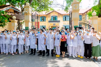  Bệnh viện Hữu nghị  Việt Đức chung sức đồng lòng cứu chữa người bệnh và quyết tâm chiến thắng dịch bệnh Covid-19 để sớm trở về với Bệnh viện Hữu nghị Việt Đức thân yêu.