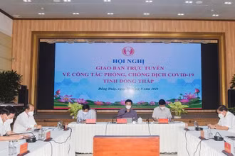 Bí thư Tỉnh ủy Đồng Tháp Lê Quốc Phong phát biểu tại hội nghị giao ban tối 21/8.