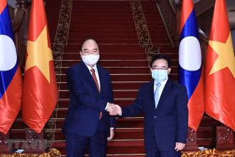 Chủ tịch nước Nguyễn Xuân Phúc hội kiến Thủ tướng Lào Phankham Viphavanh. (Ảnh: Thống Nhất/TTXVN)