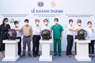 Các đại biểu thực hiện nghi thức khánh thành. (Ảnh: Hoàng Triều).