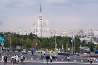 Đường phố Moskva ngày cuối tuần.