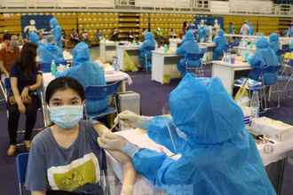 Những ngày qua, ngành Y tế TP Hồ Chí Minh đang thực hiện chiến dịch tiêm chủng vaccine ngừa Covid-19 lớn nhất từ trước đến nay.